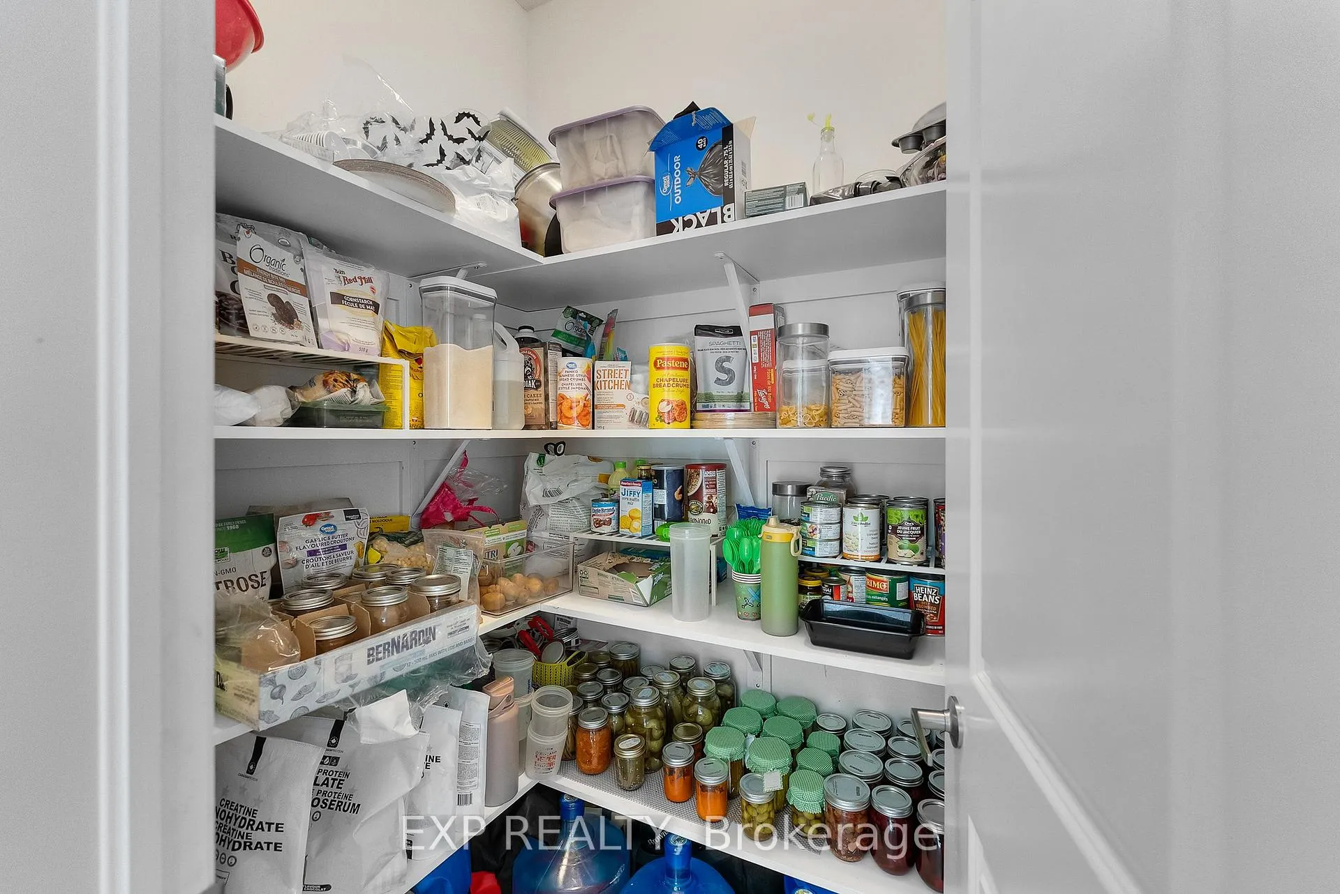 Photo 15 of 7712 Tupelo Crescent, Niagara Falls, Brown — HOMEH