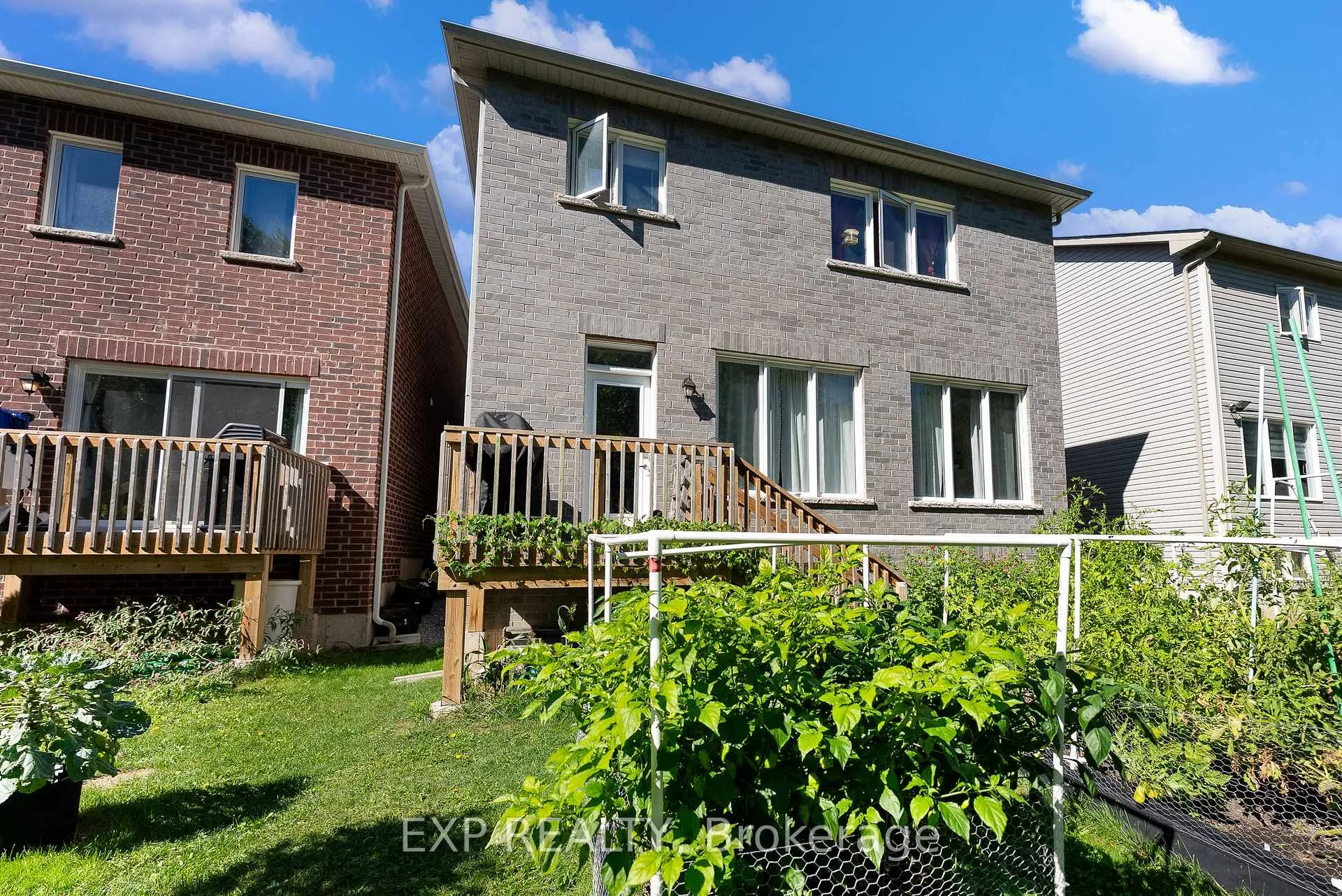 Photo 29 of 7712 Tupelo Crescent, Niagara Falls, Brown — HOMEH