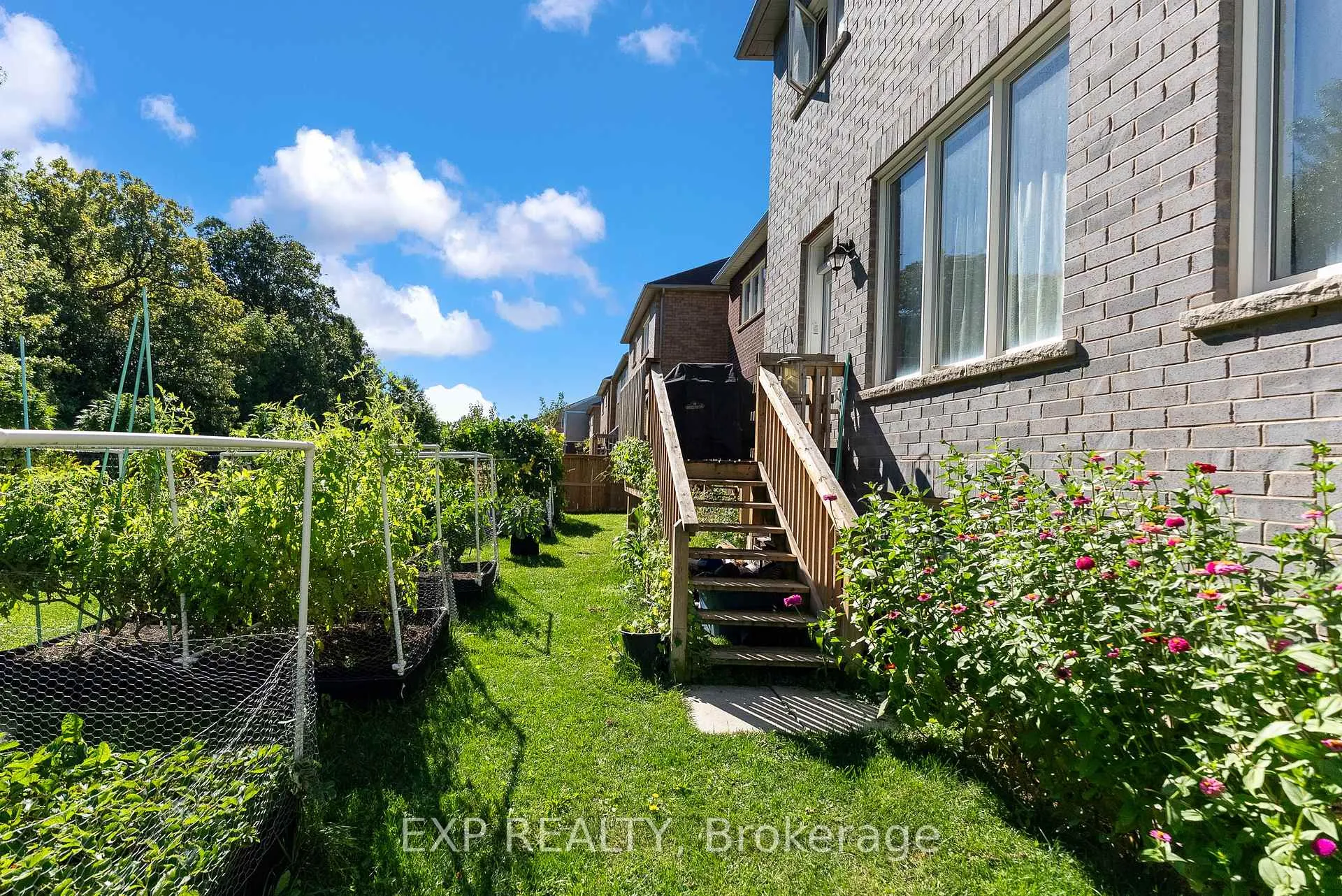 Photo 30 of 7712 Tupelo Crescent, Niagara Falls, Brown — HOMEH