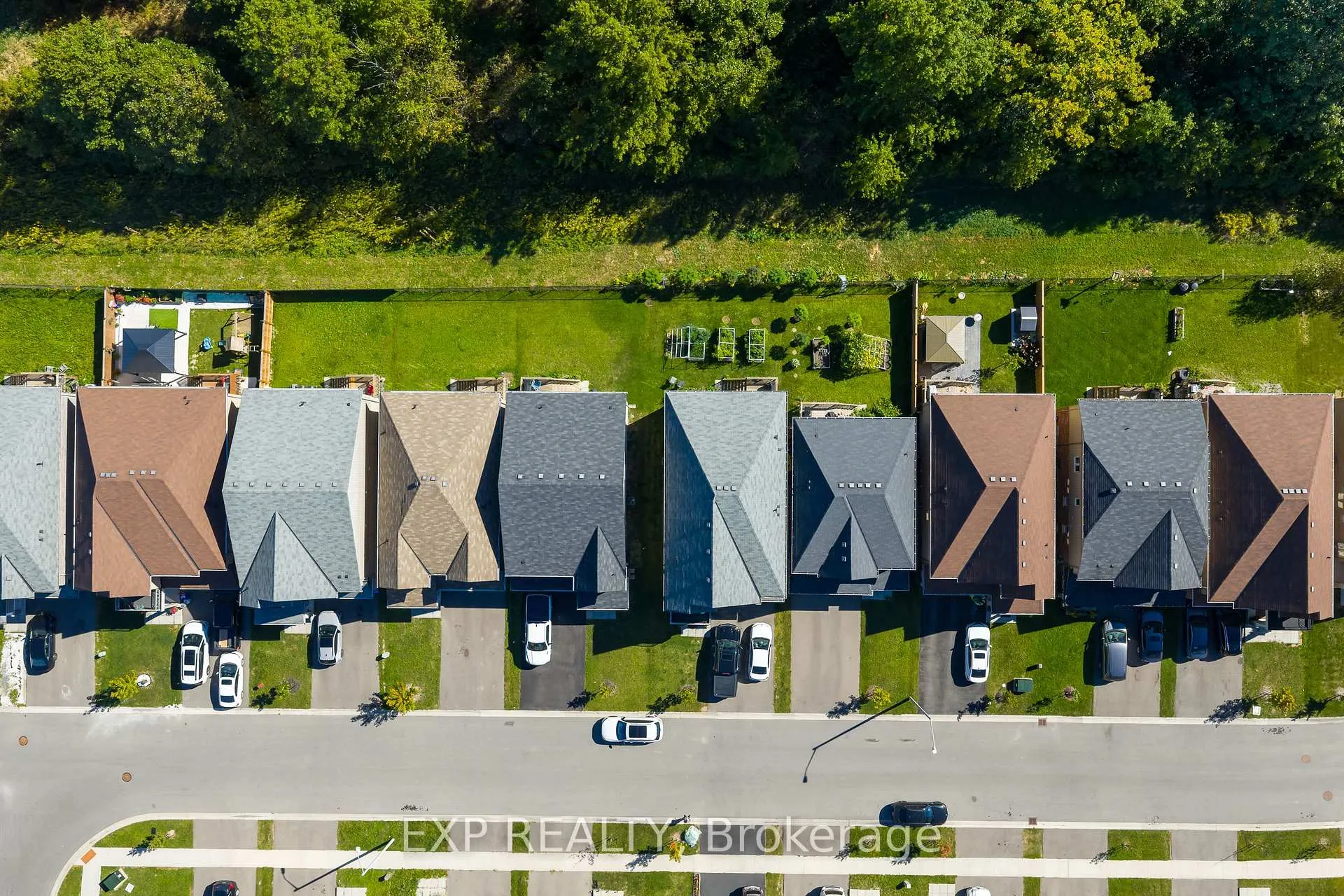 Photo 31 of 7712 Tupelo Crescent, Niagara Falls, Brown — HOMEH