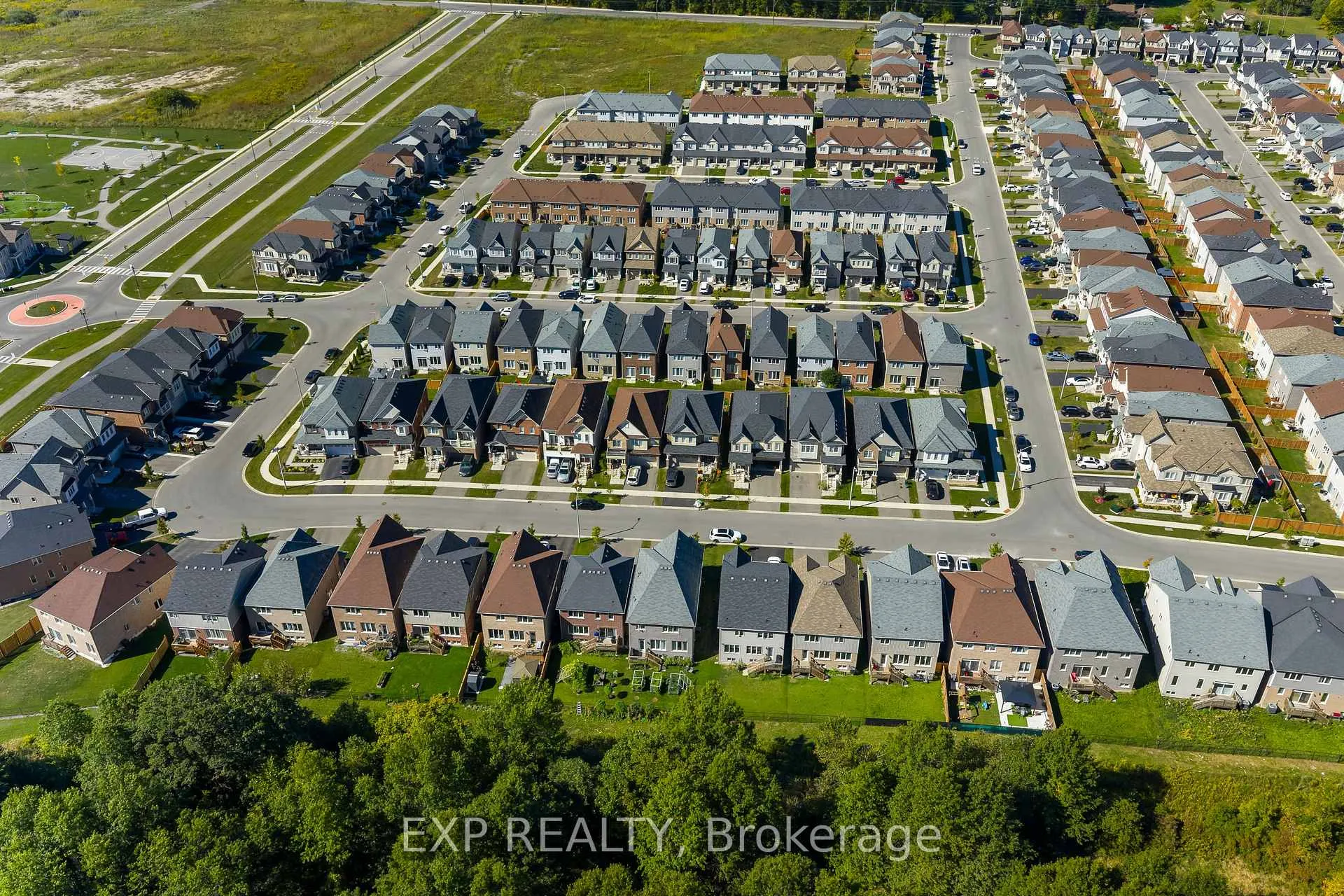 Photo 32 of 7712 Tupelo Crescent, Niagara Falls, Brown — HOMEH