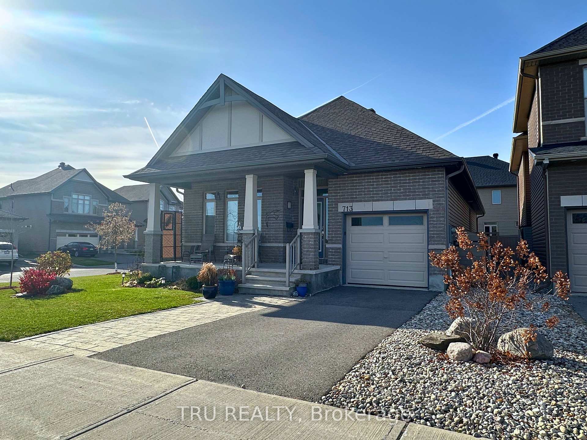 Photo 3 of 713 Spring Valley Drive, Ottawa, Mer Bleue/Bradley Estates/Anderson Park — HOMEH
