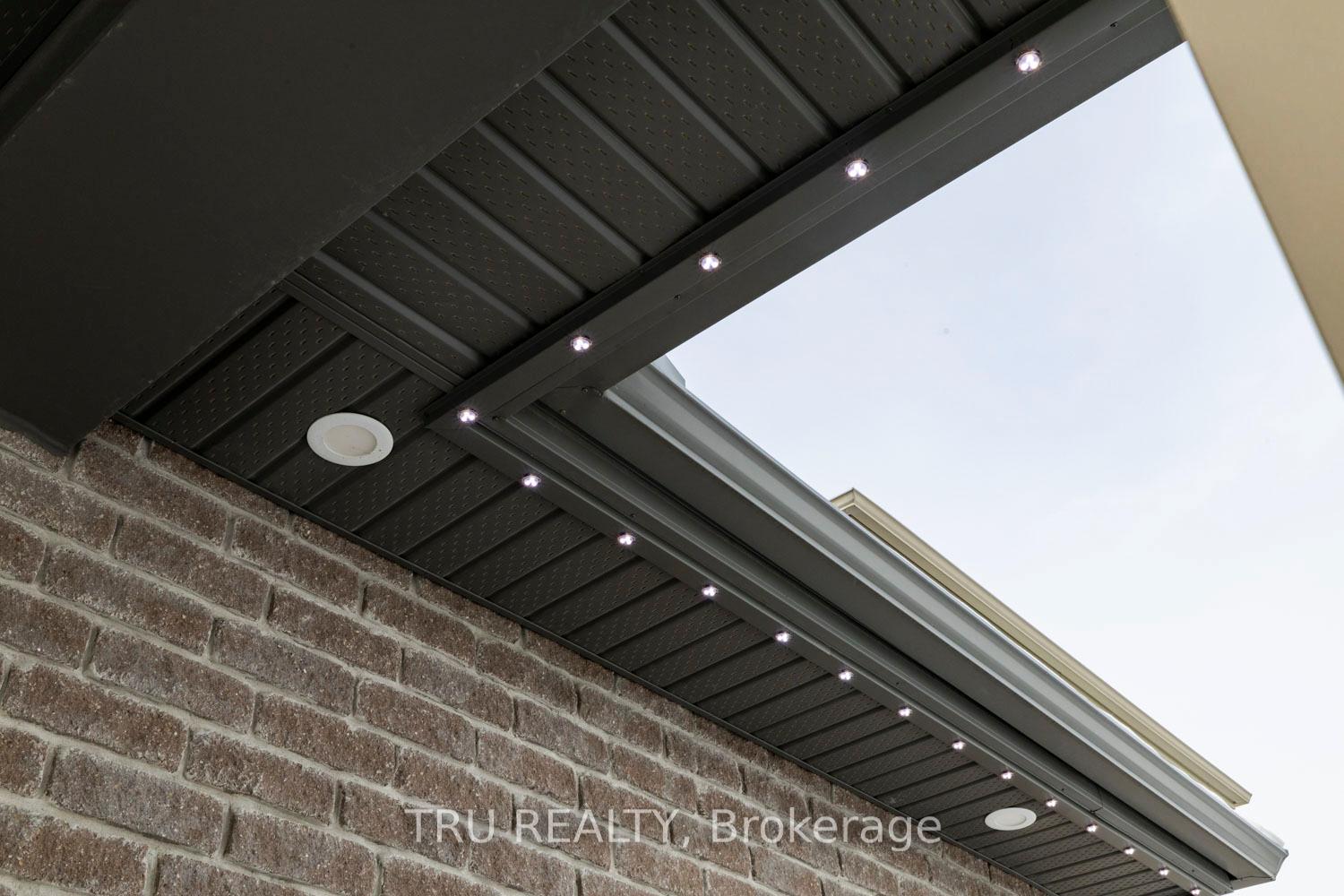 Photo 5 of 713 Spring Valley Drive, Ottawa, Mer Bleue/Bradley Estates/Anderson Park — HOMEH