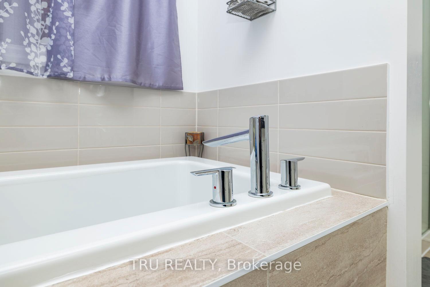 Photo 25 of 713 Spring Valley Drive, Ottawa, Mer Bleue/Bradley Estates/Anderson Park — HOMEH
