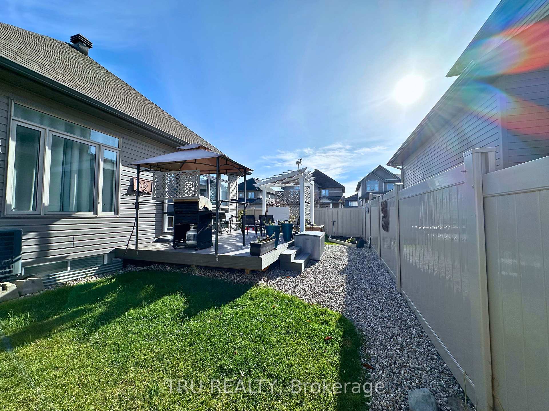Photo 36 of 713 Spring Valley Drive, Ottawa, Mer Bleue/Bradley Estates/Anderson Park — HOMEH