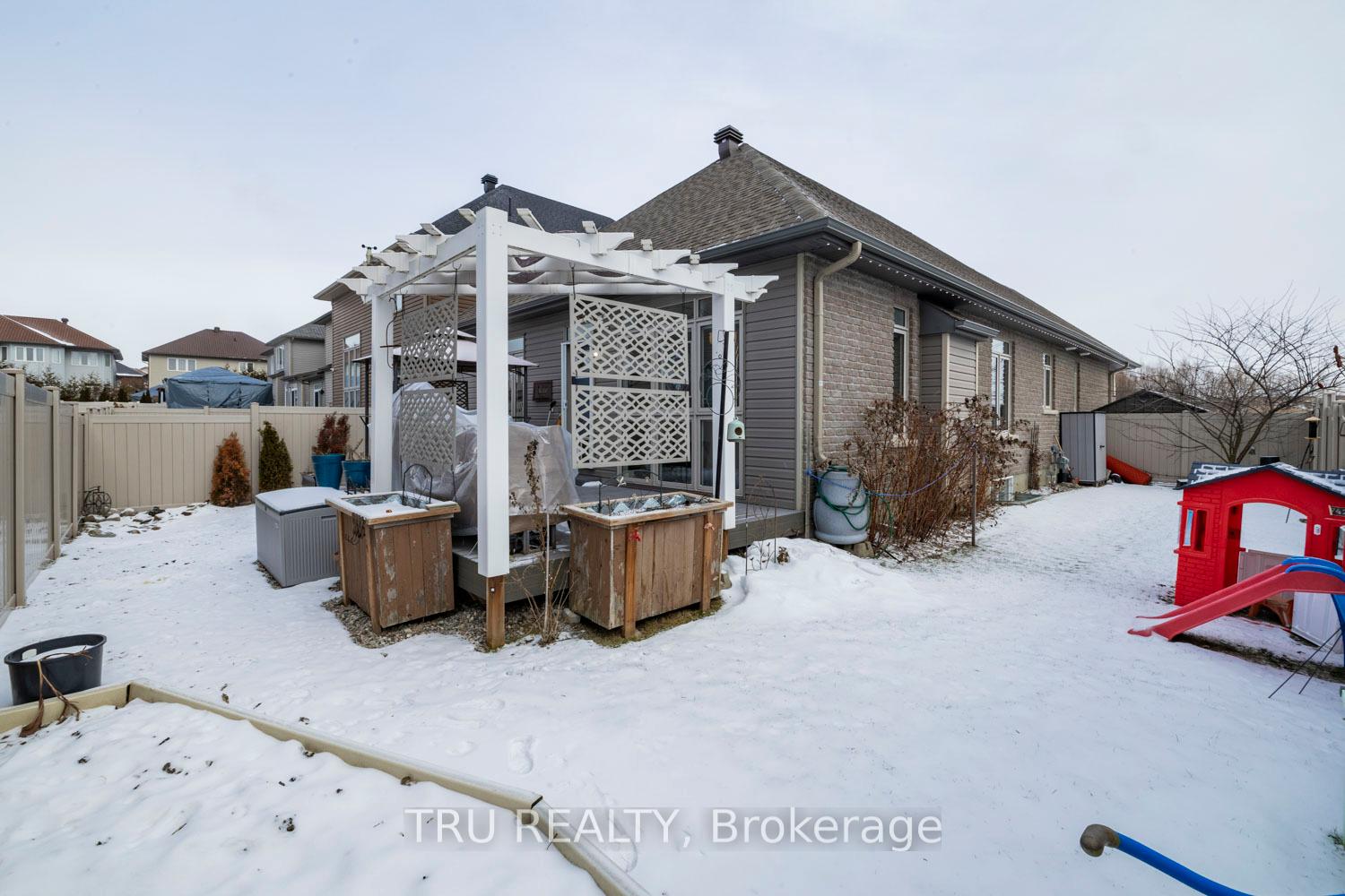 Photo 39 of 713 Spring Valley Drive, Ottawa, Mer Bleue/Bradley Estates/Anderson Park — HOMEH