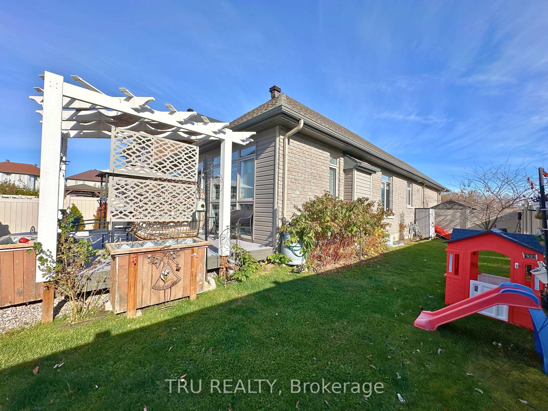 Photo 40 of 713 Spring Valley Drive, Ottawa, Mer Bleue/Bradley Estates/Anderson Park — HOMEH