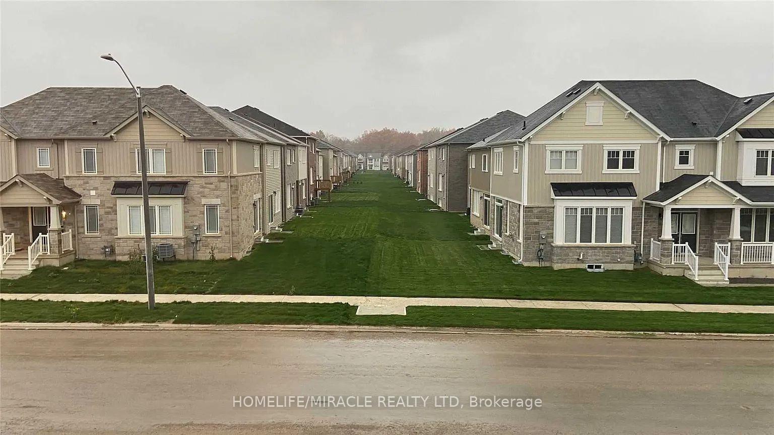 Photo 2 of 7648 tupelo Crescent, Niagara Falls, Brown — HOMEH