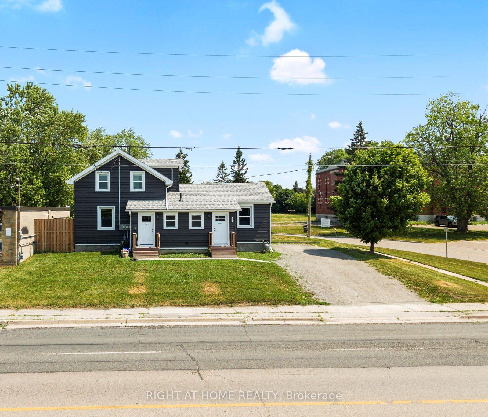 Front of Unit Unit 2, 865 Simcoe Street S