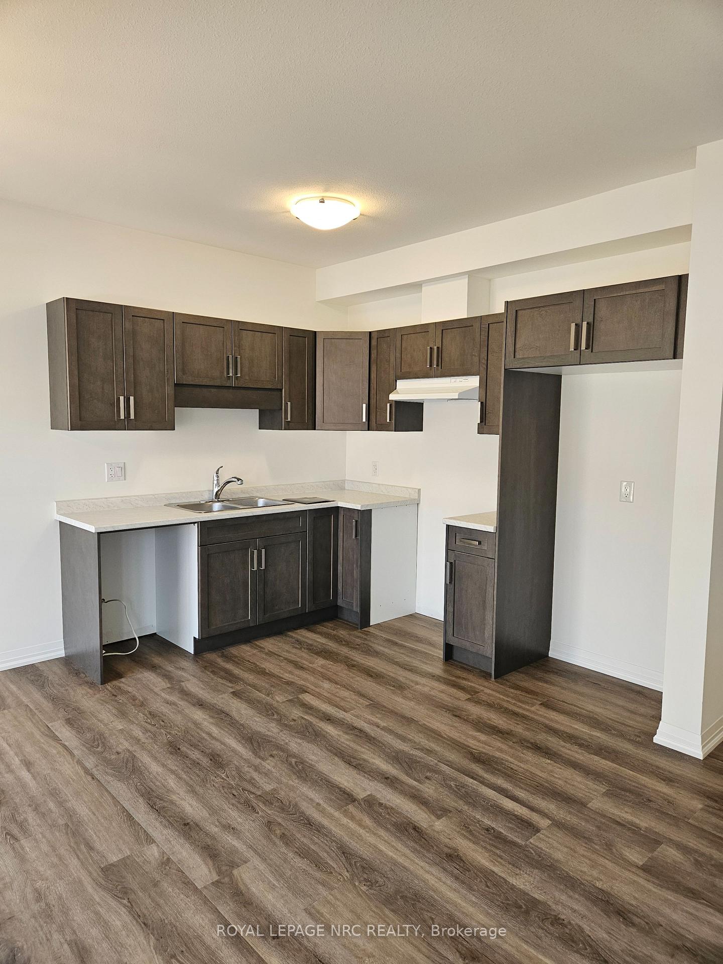 Photo 6 of 50 Samuel Avenue, Pelham, Fonthill — HOMEH