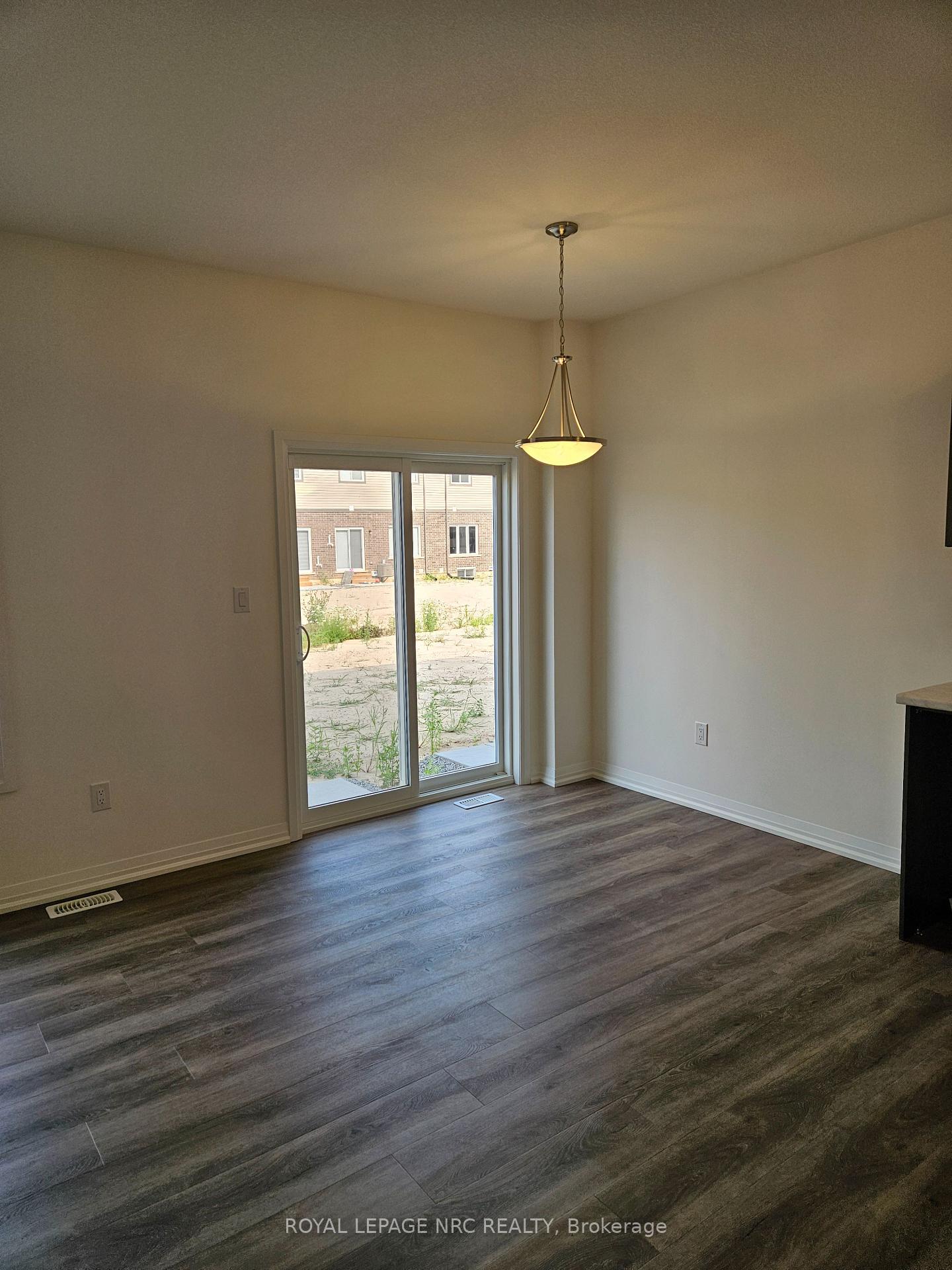 Photo 8 of 50 Samuel Avenue, Pelham, Fonthill — HOMEH