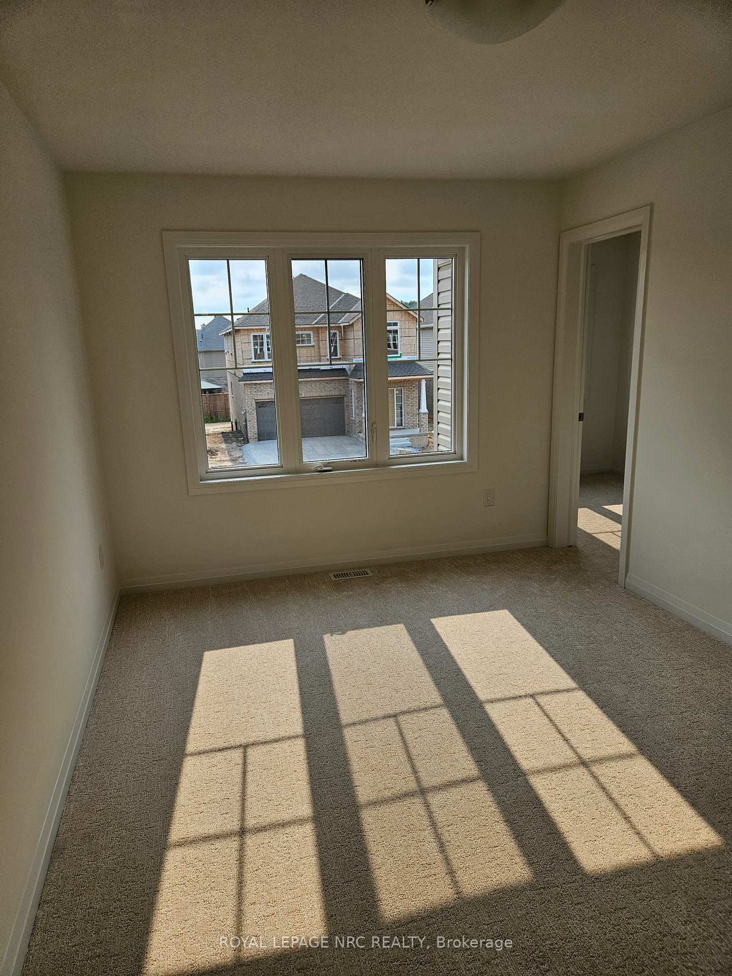 Photo 20 of 50 Samuel Avenue, Pelham, Fonthill — HOMEH