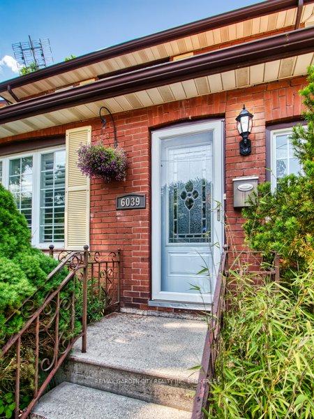 Photo 3 of 6039 Symmes Street, Niagara Falls, Dorchester — HOMEH
