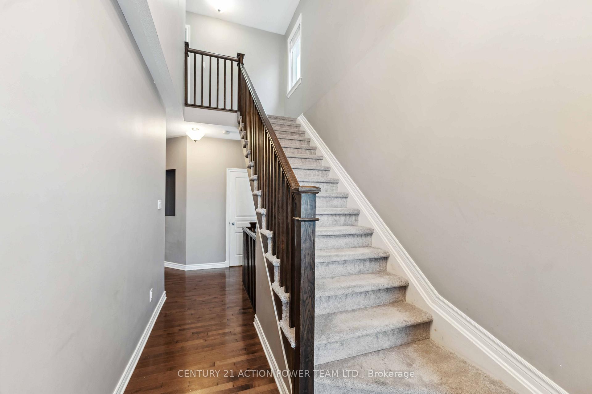 Photo 2 of 831 Contour Street, Ottawa, Mer Bleue/Bradley Estates/Anderson Park — HOMEH