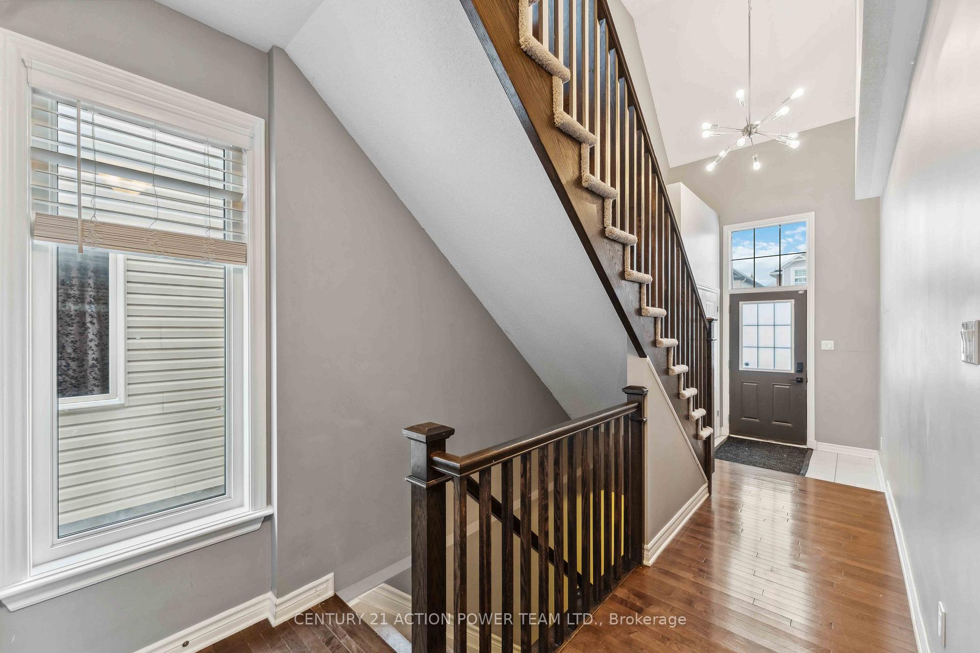 Photo 3 of 831 Contour Street, Ottawa, Mer Bleue/Bradley Estates/Anderson Park — HOMEH