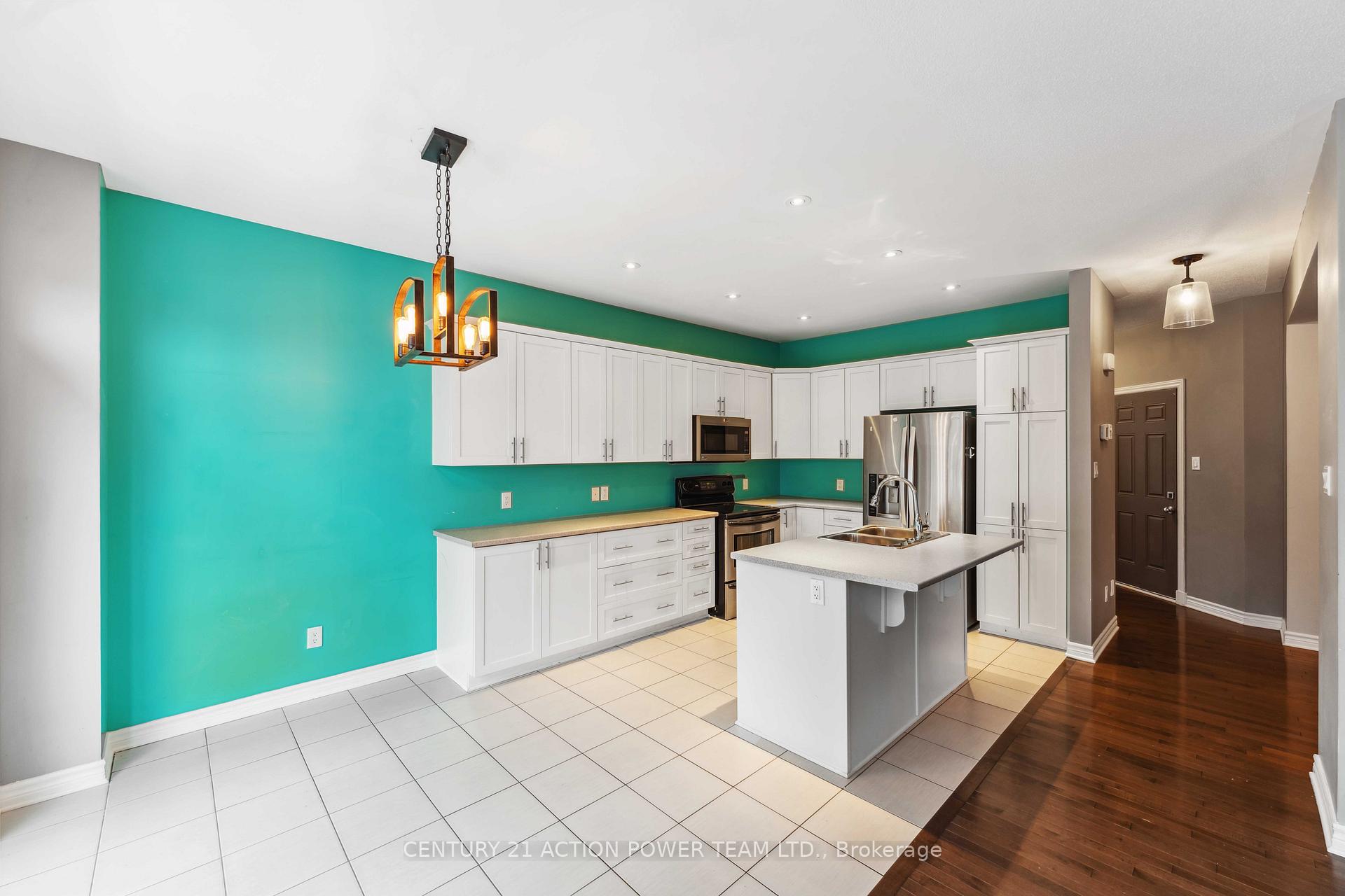 Photo 4 of 831 Contour Street, Ottawa, Mer Bleue/Bradley Estates/Anderson Park — HOMEH