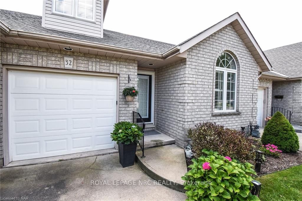 Photo 2 of 32 Stonegate Place, Pelham, Fonthill — HOMEH