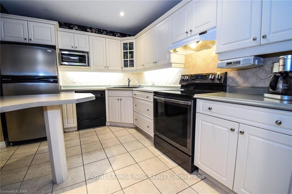 Photo 8 of 32 Stonegate Place, Pelham, Fonthill — HOMEH