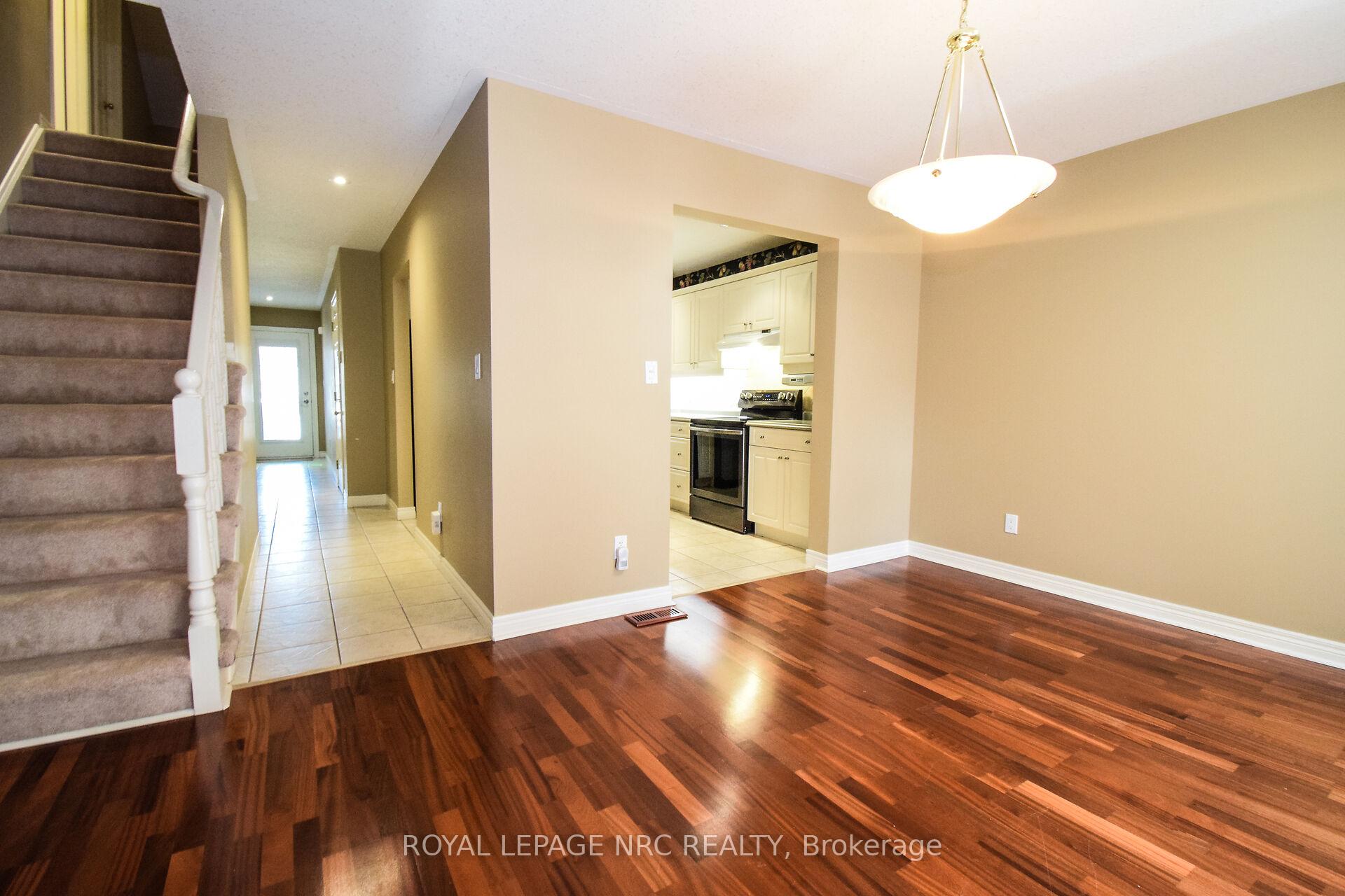 Photo 10 of 32 Stonegate Place, Pelham, Fonthill — HOMEH