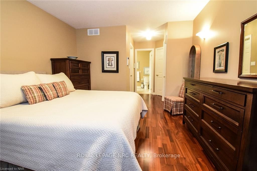 Photo 16 of 32 Stonegate Place, Pelham, Fonthill — HOMEH