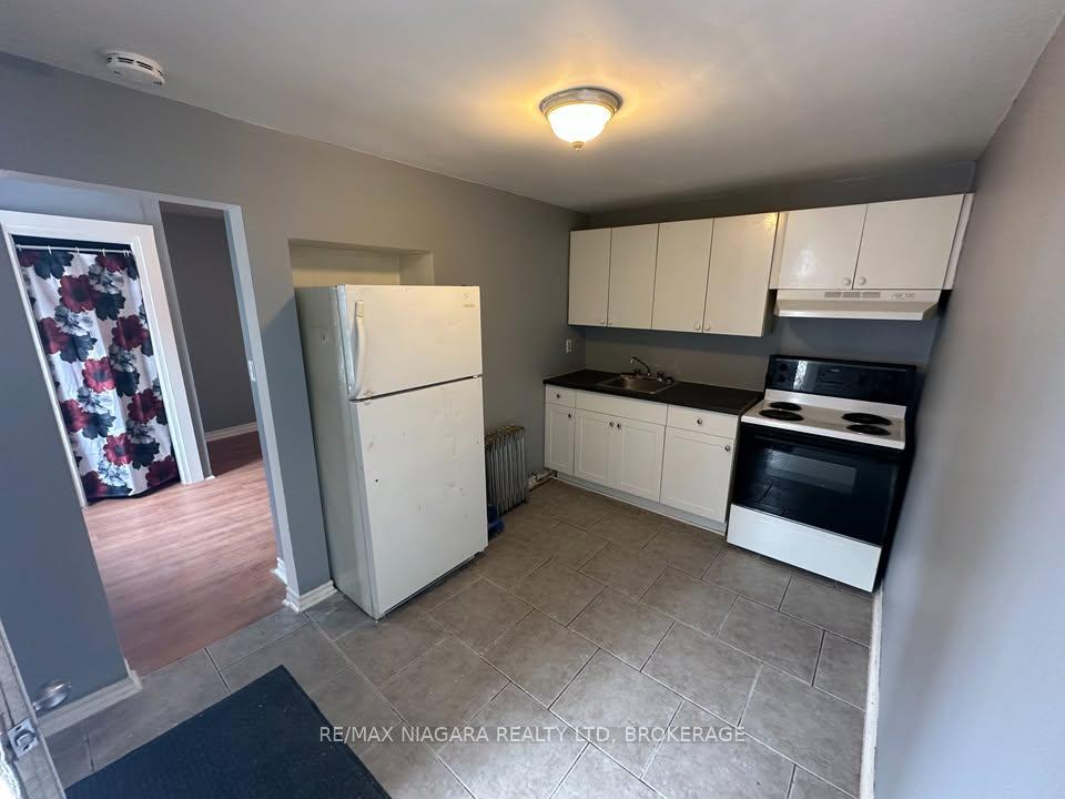 Photo 2 of Unit 3, 4329 Seneca Street, Niagara Falls, Downtown — HOMEH