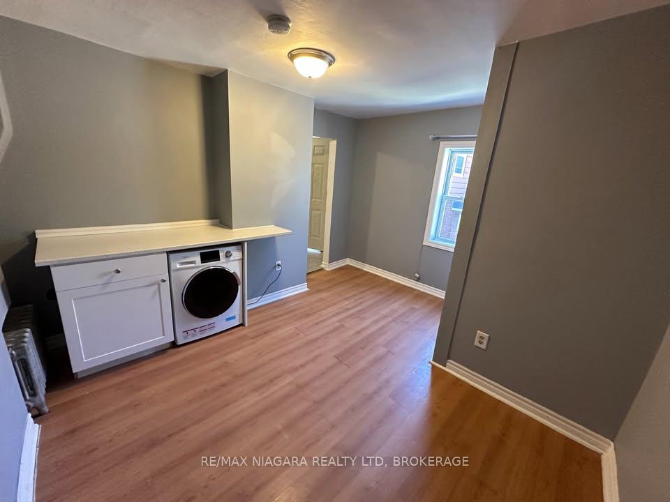 Photo 7 of Unit 3, 4329 Seneca Street, Niagara Falls, Downtown — HOMEH