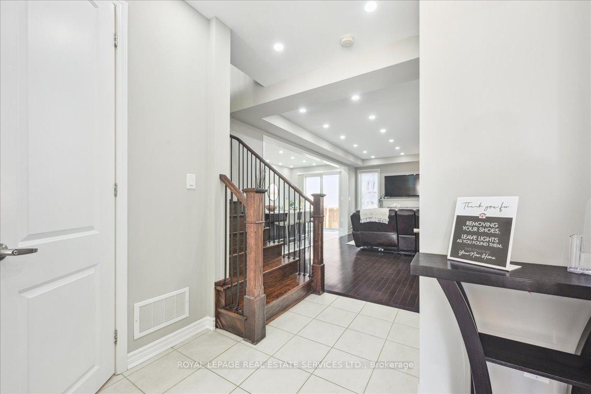 Photo 3 of 1335 Rose Way, Milton, Cobban — HOMEH