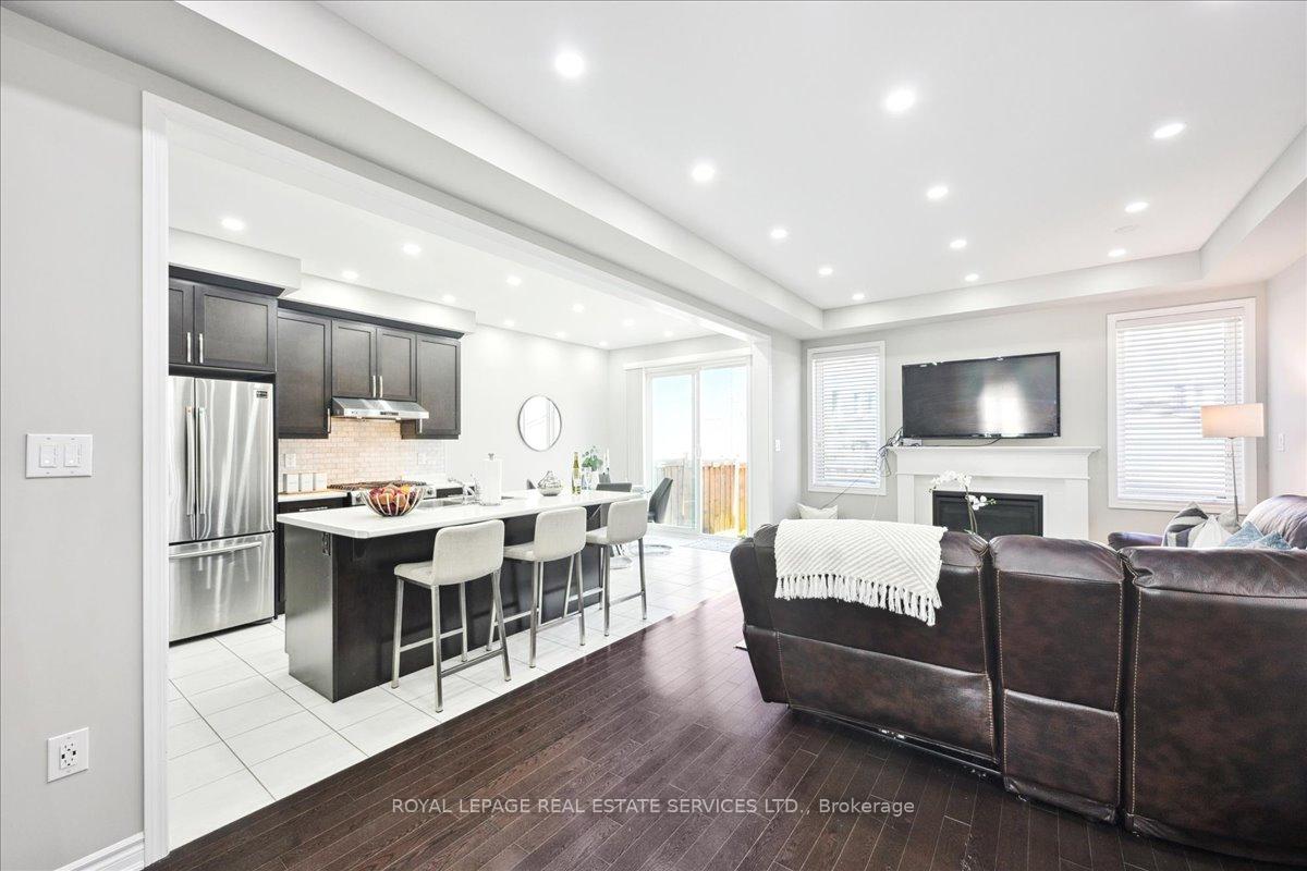 Photo 4 of 1335 Rose Way, Milton, Cobban — HOMEH