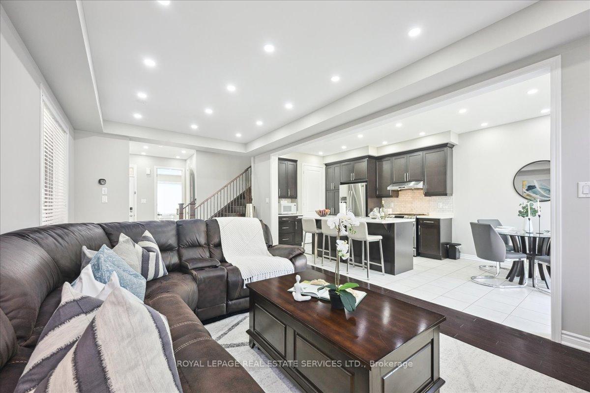 Photo 7 of 1335 Rose Way, Milton, Cobban — HOMEH