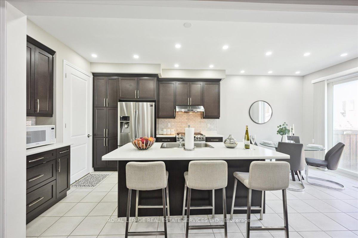 Photo 9 of 1335 Rose Way, Milton, Cobban — HOMEH