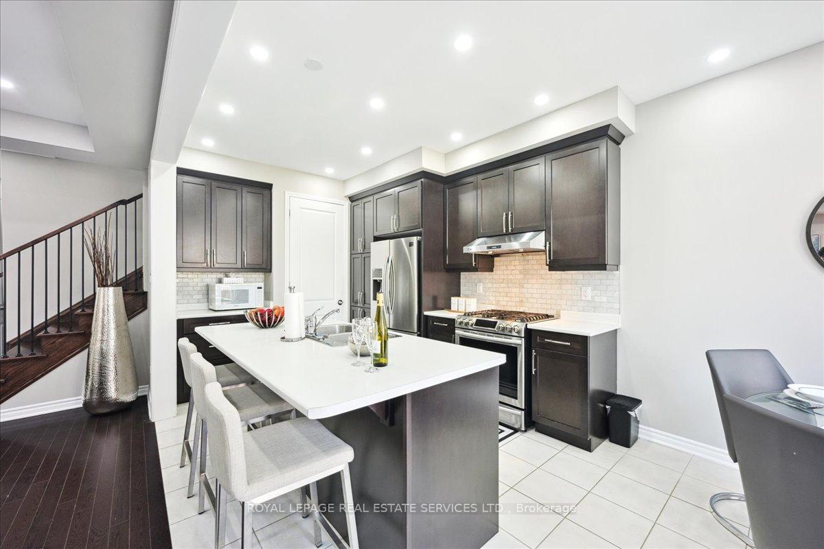 Photo 10 of 1335 Rose Way, Milton, Cobban — HOMEH