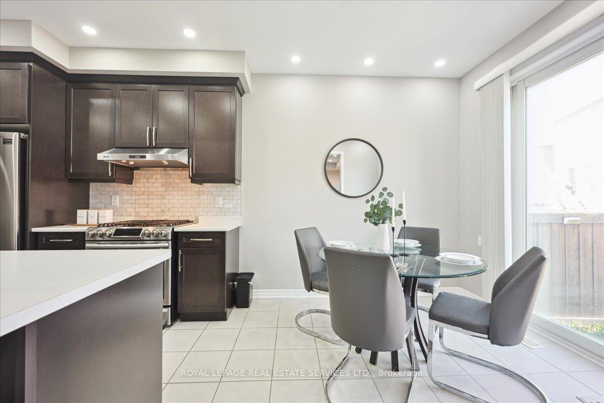 Photo 11 of 1335 Rose Way, Milton, Cobban — HOMEH
