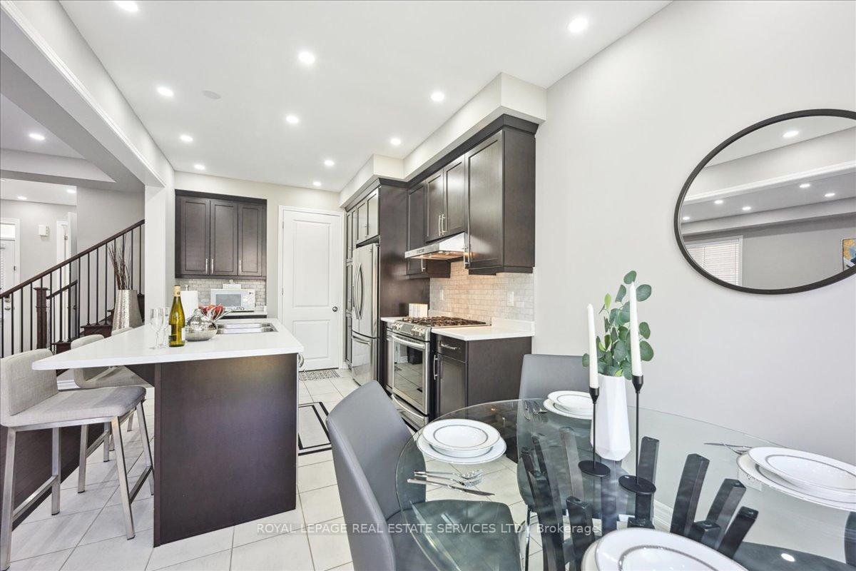 Photo 12 of 1335 Rose Way, Milton, Cobban — HOMEH