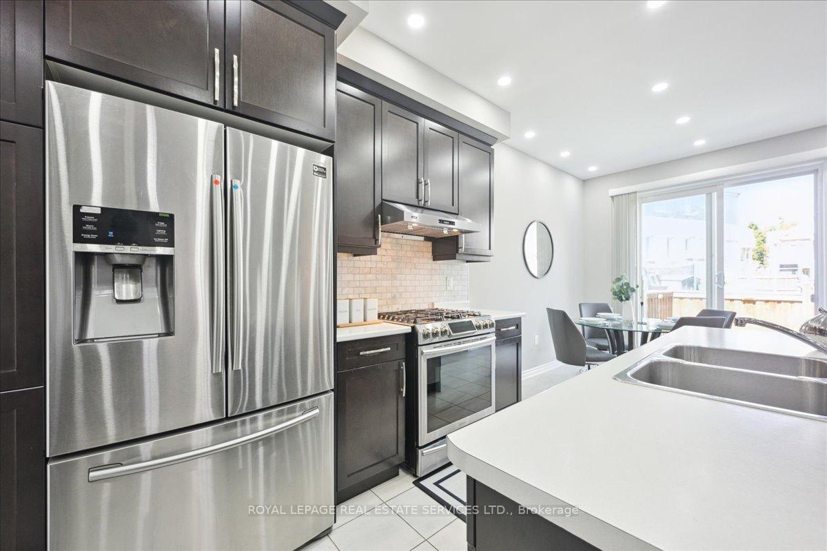Photo 15 of 1335 Rose Way, Milton, Cobban — HOMEH