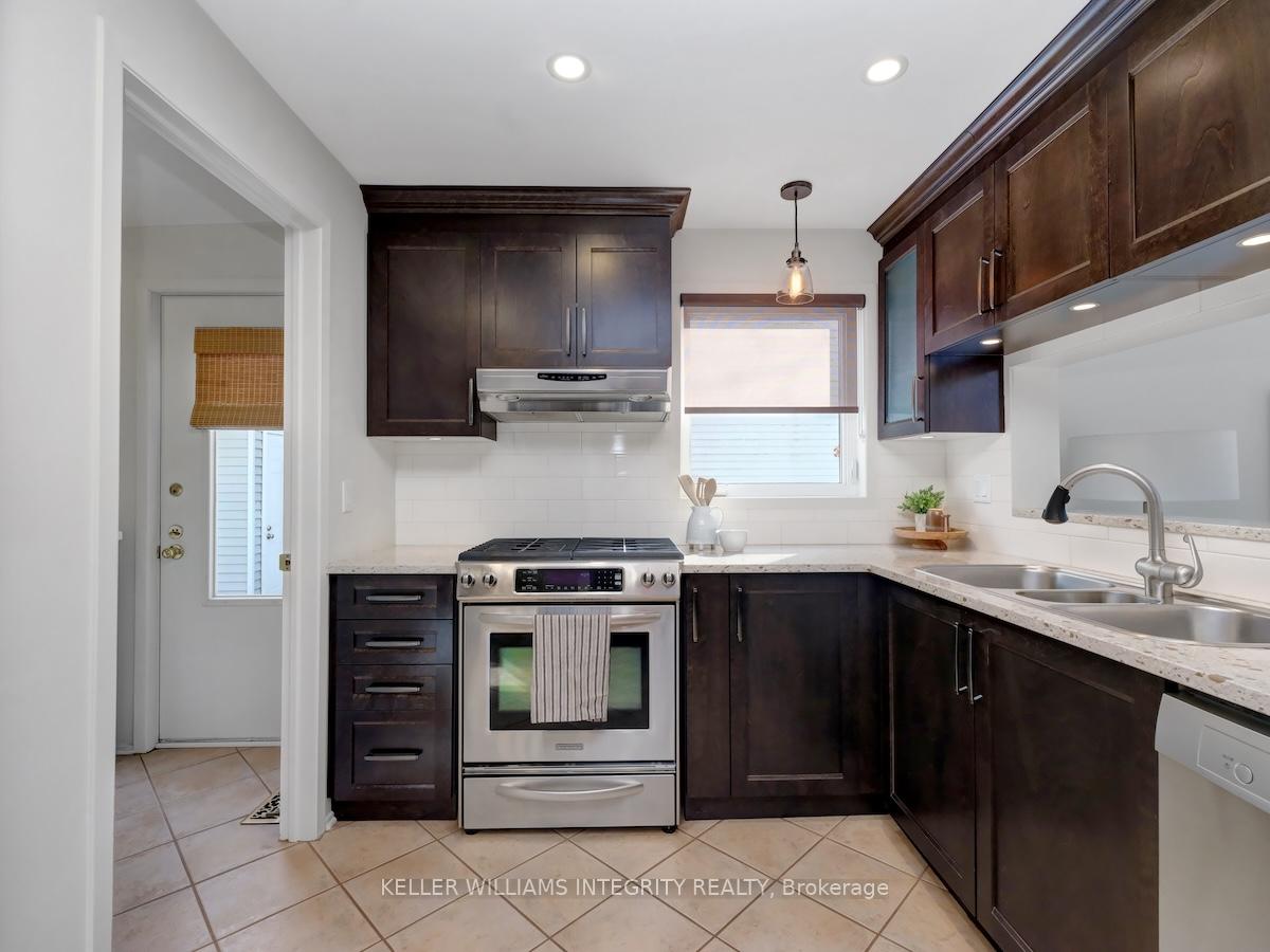 Photo 12 of 1666 Des Broussailles Terrace, Ottawa, Chapel Hill — HOMEH