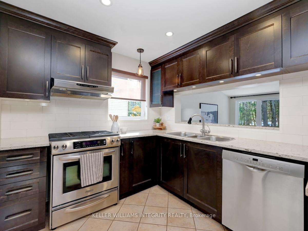 Photo 13 of 1666 Des Broussailles Terrace, Ottawa, Chapel Hill — HOMEH