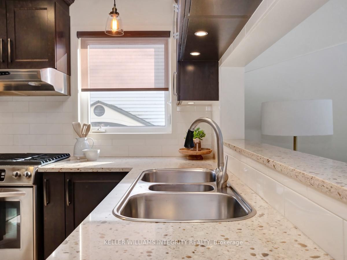 Photo 14 of 1666 Des Broussailles Terrace, Ottawa, Chapel Hill — HOMEH