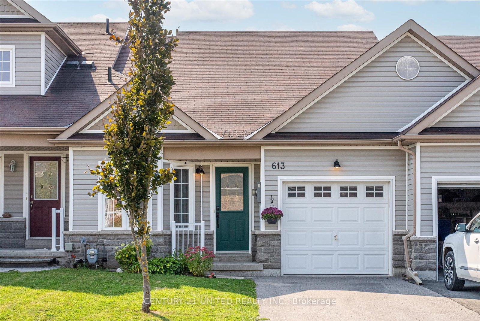 Photo 2 of 613 Tully Crescent, Peterborough, Monaghan Ward 2 — HOMEH