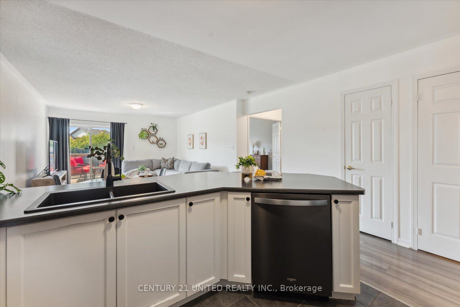 Photo 10 of 613 Tully Crescent, Peterborough, Monaghan Ward 2 — HOMEH