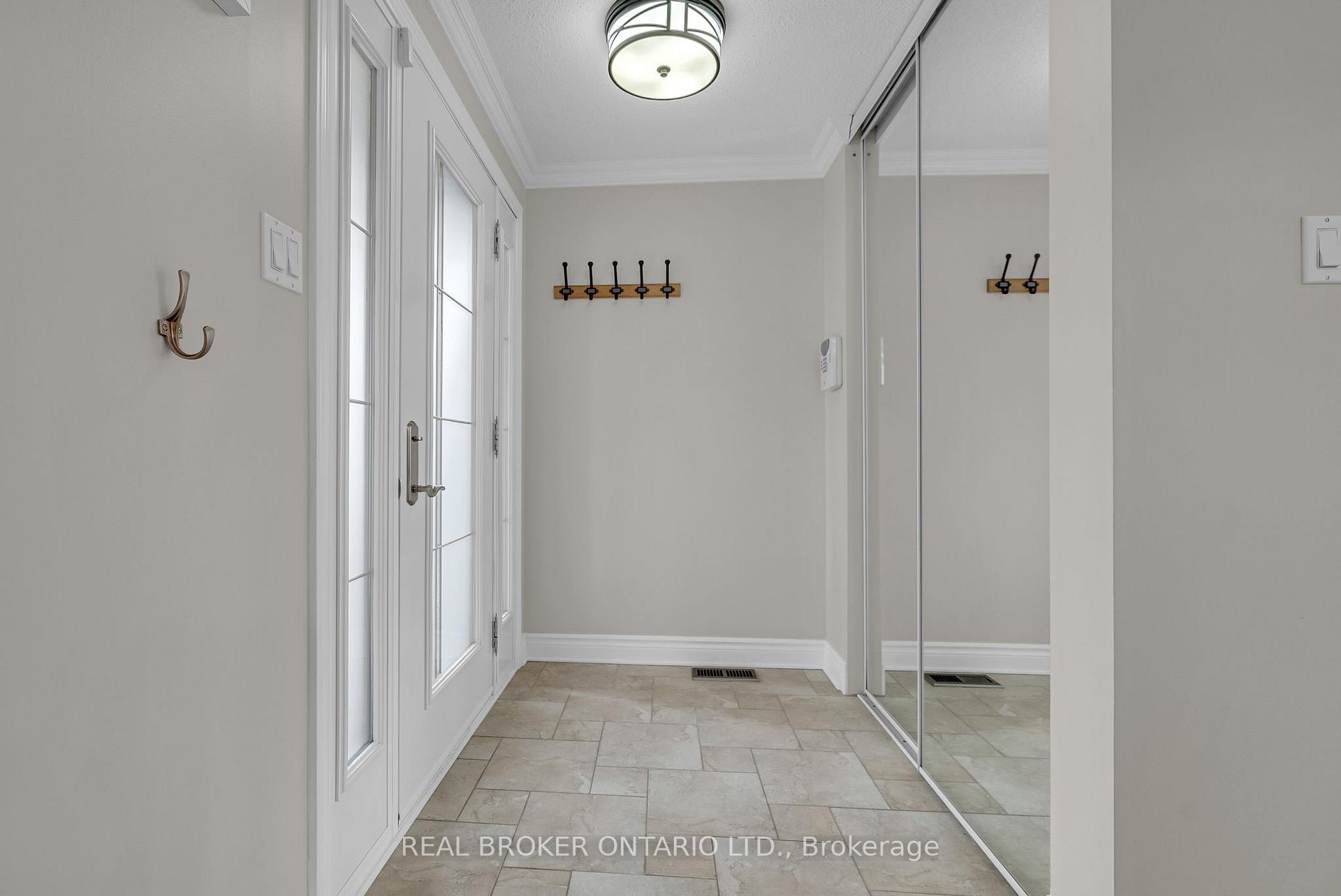 Photo 4 of 6059 Meadowglen Drive, Ottawa, Chapel Hill — HOMEH