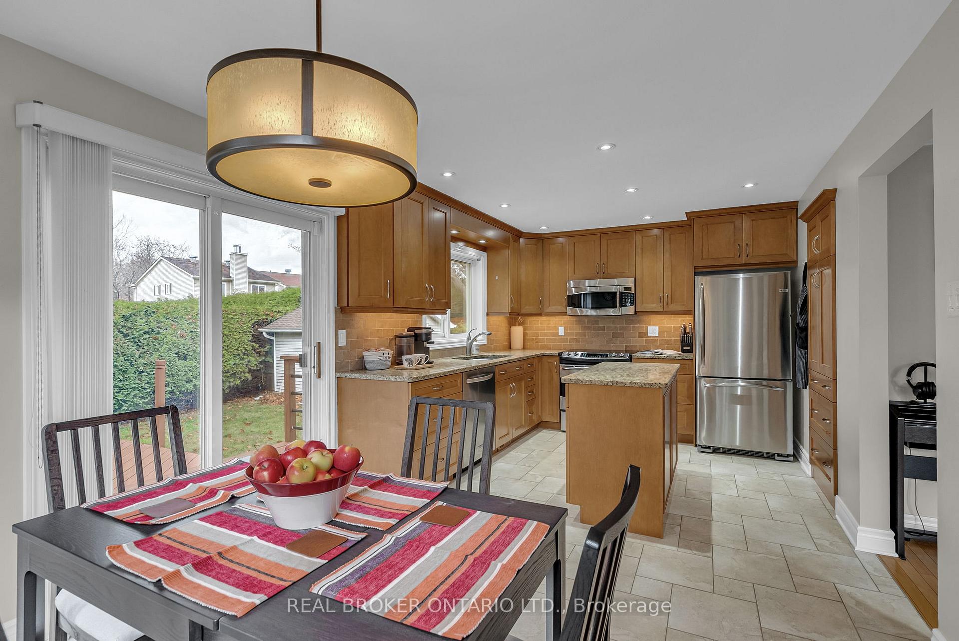 Photo 11 of 6059 Meadowglen Drive, Ottawa, Chapel Hill — HOMEH