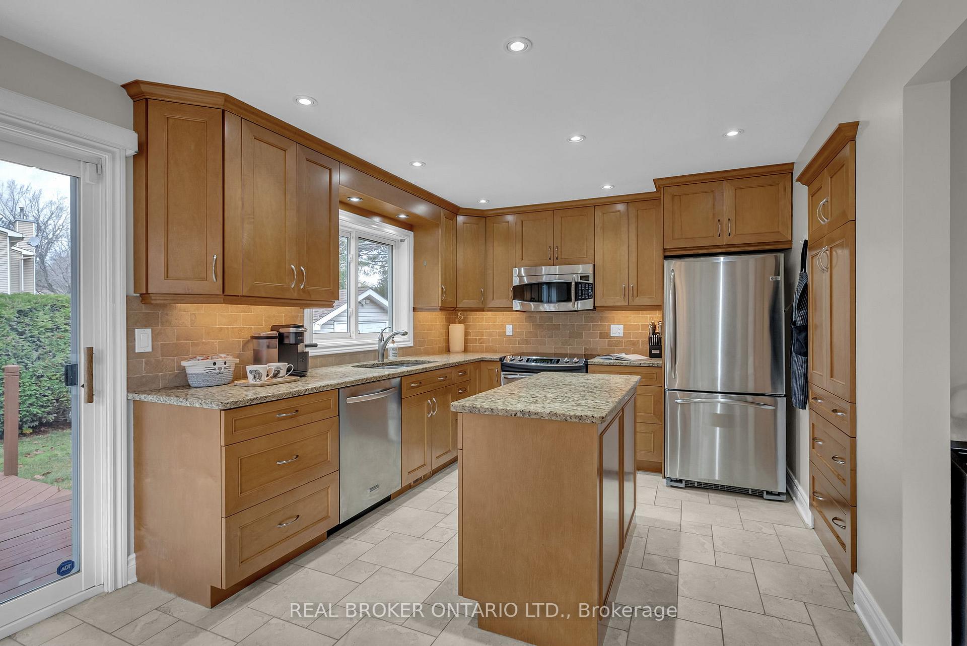 Photo 12 of 6059 Meadowglen Drive, Ottawa, Chapel Hill — HOMEH