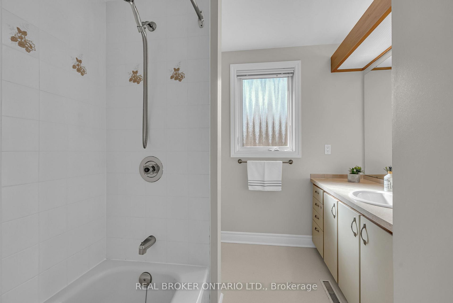 Photo 33 of 6059 Meadowglen Drive, Ottawa, Chapel Hill — HOMEH