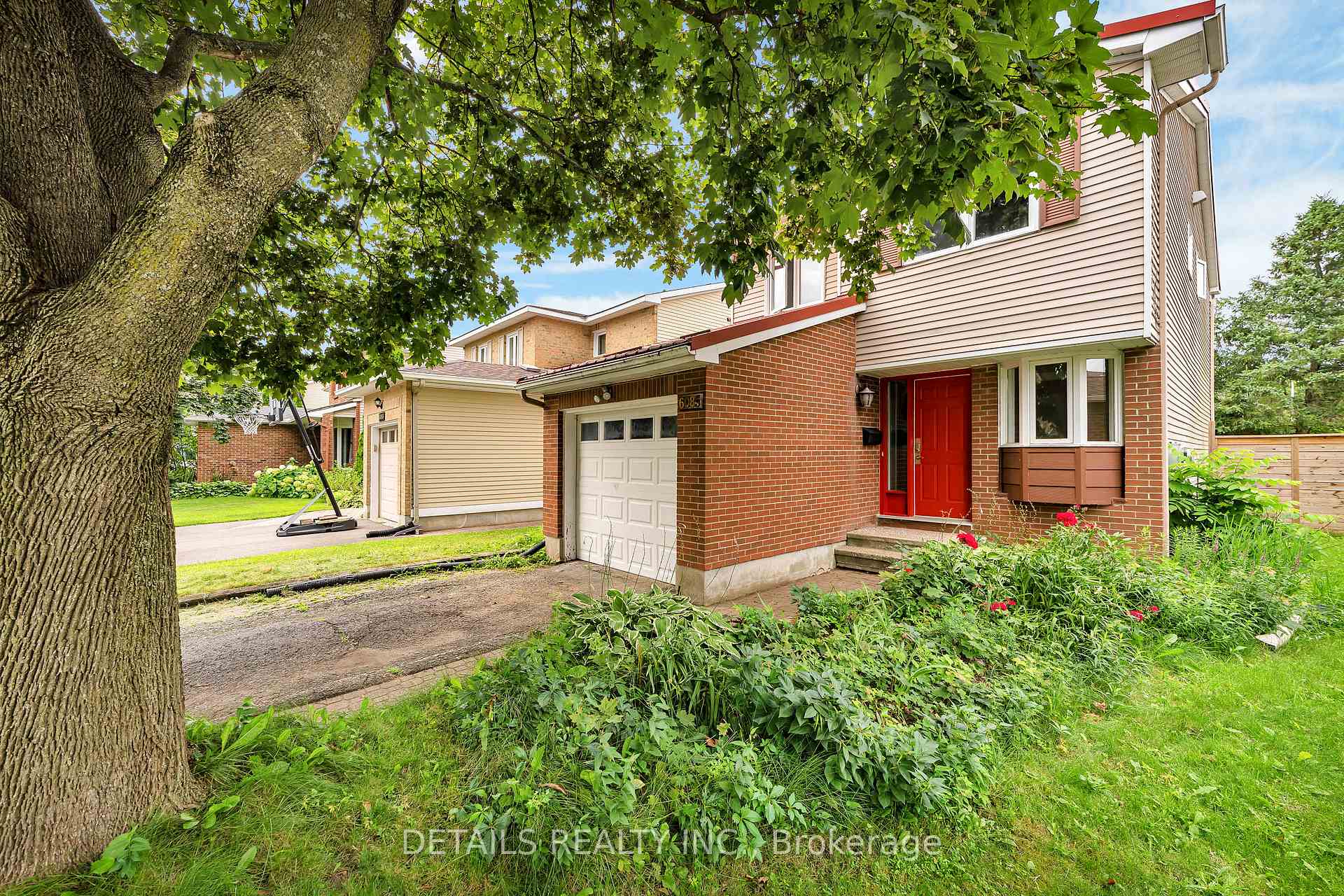 Photo 2 of 6085 Meadowhill Crescent, Ottawa, Chapel Hill — HOMEH