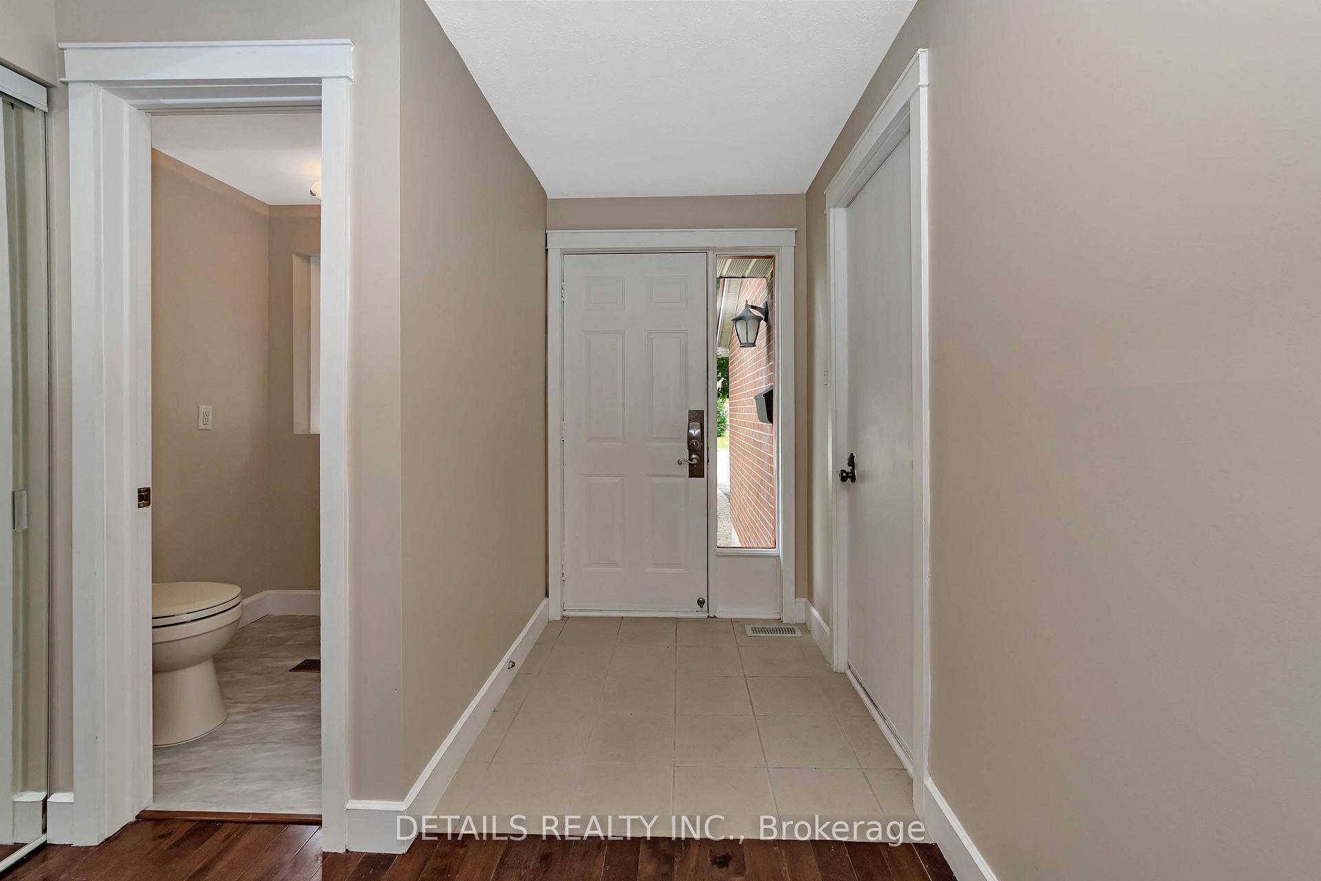 Photo 3 of 6085 Meadowhill Crescent, Ottawa, Chapel Hill — HOMEH