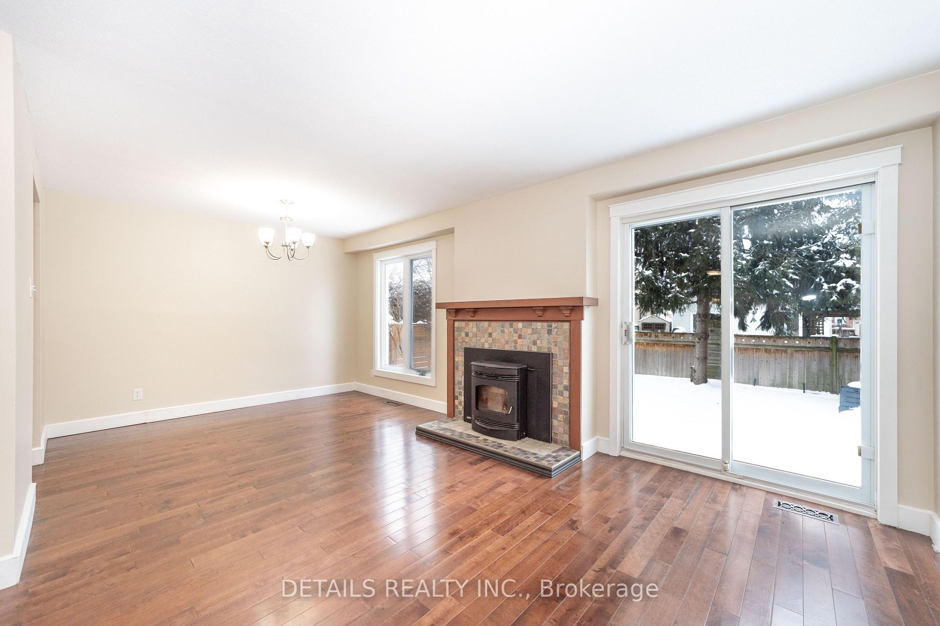 Photo 5 of 6085 Meadowhill Crescent, Ottawa, Chapel Hill — HOMEH