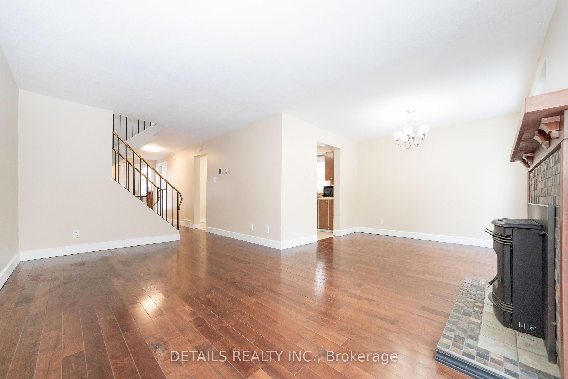 Photo 6 of 6085 Meadowhill Crescent, Ottawa, Chapel Hill — HOMEH