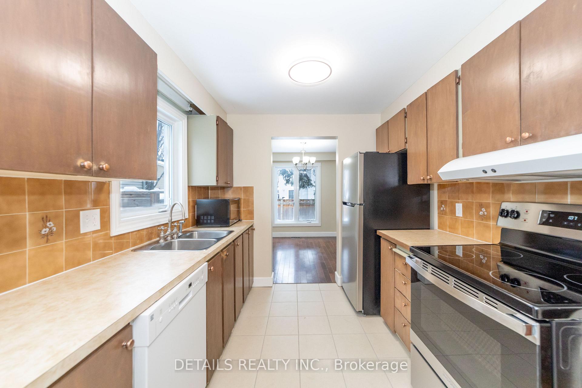 Photo 8 of 6085 Meadowhill Crescent, Ottawa, Chapel Hill — HOMEH