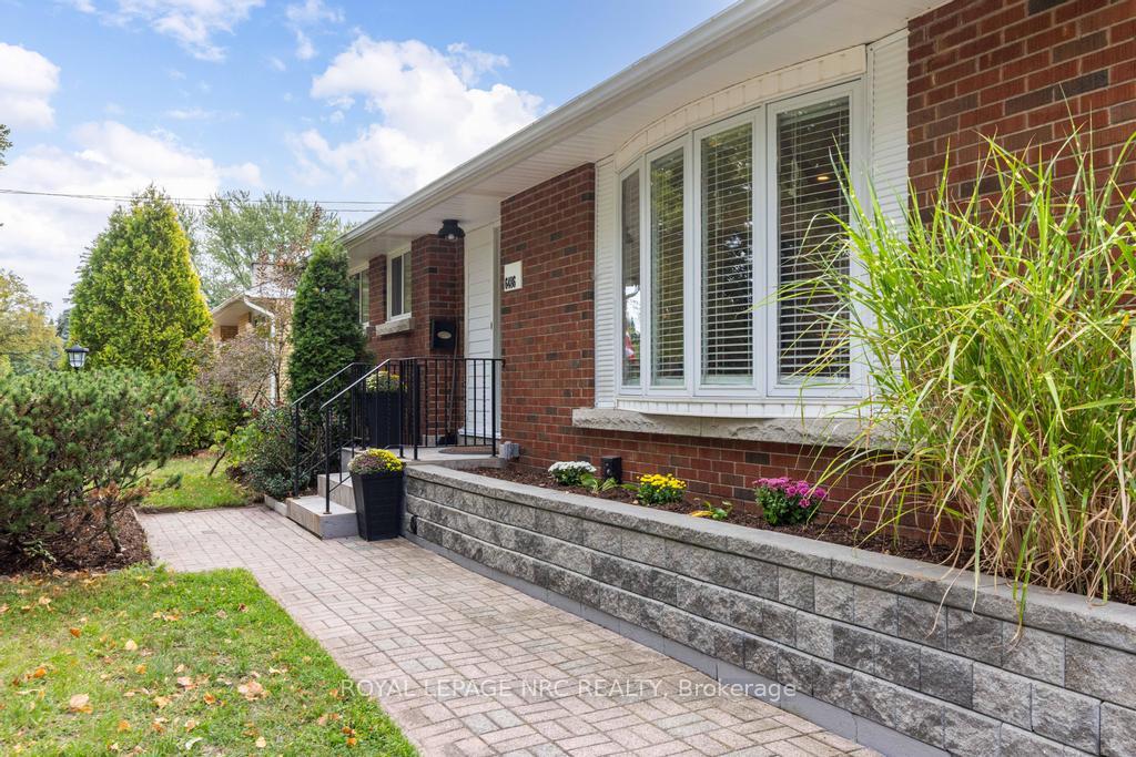 Photo 2 of 6486 Mcmicking Street, Niagara Falls, Stamford — HOMEH