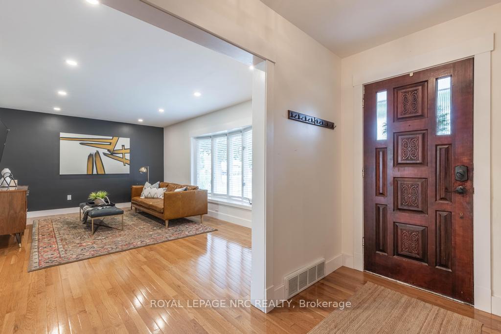 Photo 4 of 6486 Mcmicking Street, Niagara Falls, Stamford — HOMEH